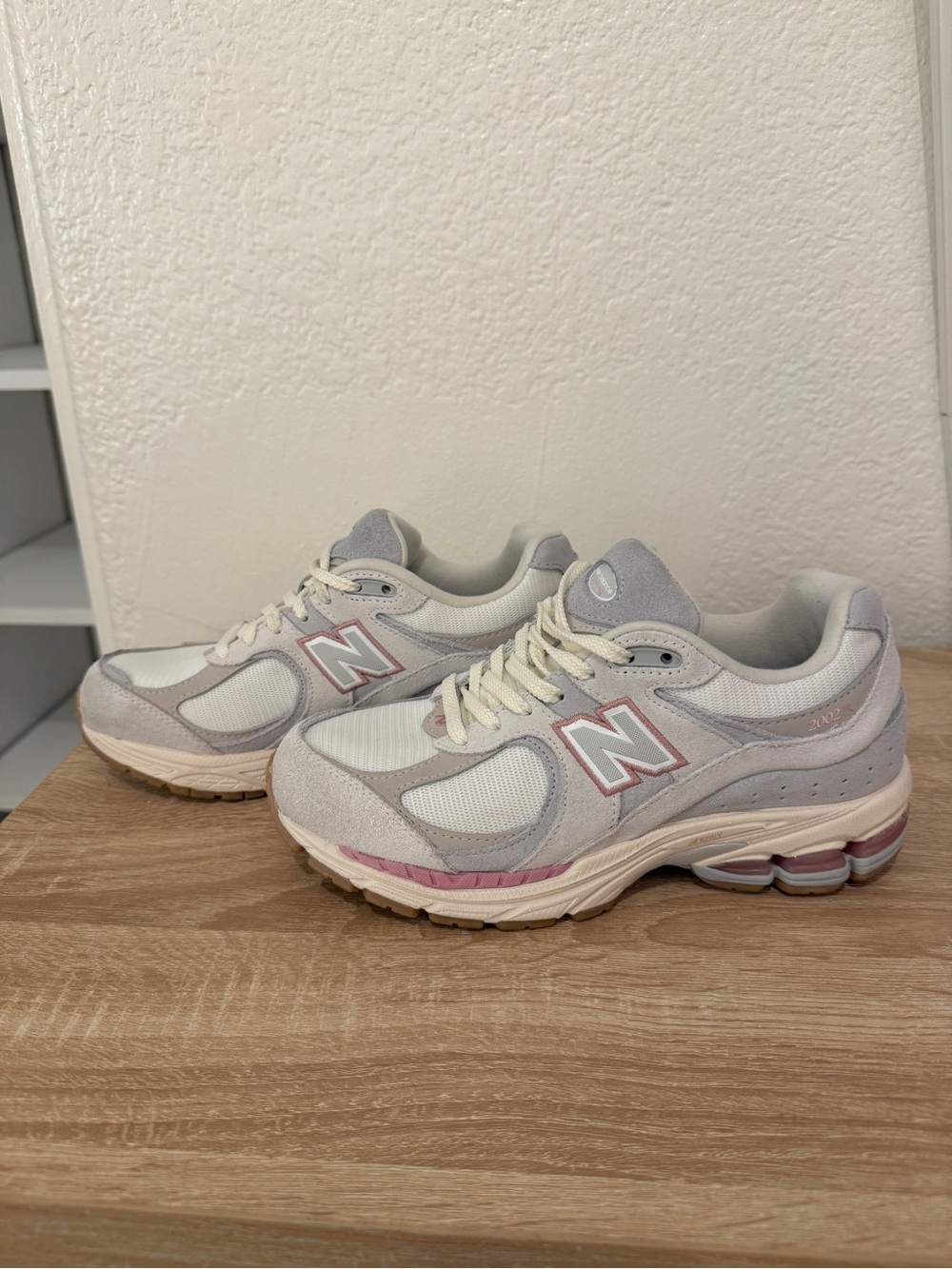 LE New Balance x Bandier Women's 2002R “Sea Salt Reflection” Women’s Sneaker sz6